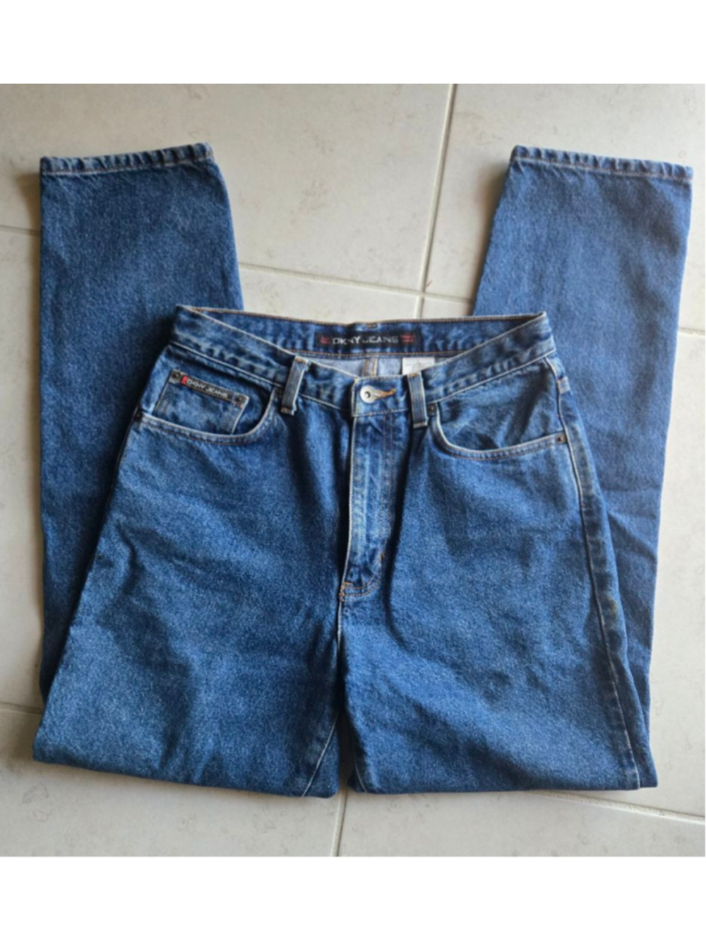 Vintage 90s DKNY High-Waisted Mom Jeans – Tapered Leg – Medium Wash. Size 10 - Picture 2 of 7